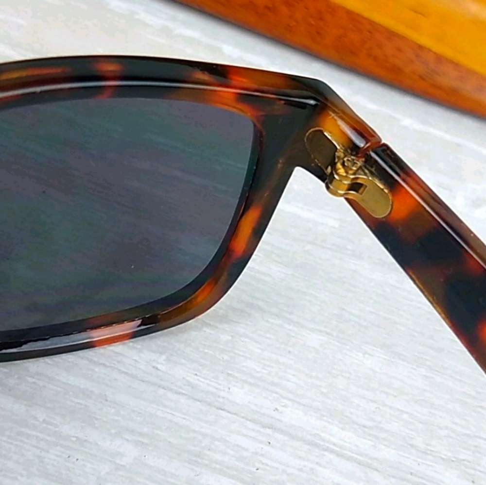 Tortoise Shell Wayfarer 100% UV Sunglasses - Picture 7 of 10
